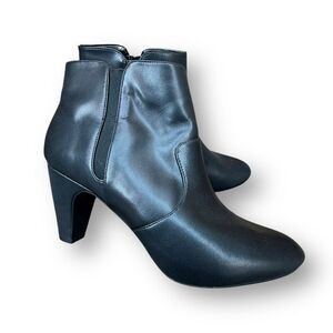 Easy Spirit Women's Black Leather Ankle Boots Size 10M Zip Closure Anti-Gravity